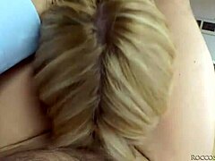 Хардкорный групповой секс с очаровательной блондинкой Sweet Cat в HD