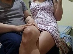 Uma esposa argentina recebe uma massagem sensual com uma bunda grande e seios grandes