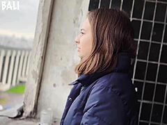 18-letna punca se v 4k videu zapleta s tujcem