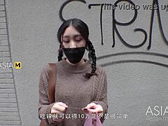 Ázsiai pornóvideó: Orgazmus az utcán