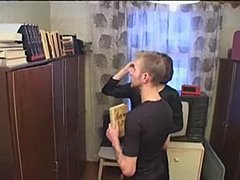 Ruska mama in mladi fant v gejevski porno seriji