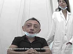 Мари Милк, брунетна медицинска сестра, даје италијанском доктору Сбурионију мастурбацију ногу и снажно ејакулира