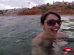 Мириам Прадо ужива мушкарца на јавној плажи
