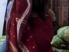 Natural tits and big ass in amateur Indian video
