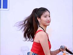 Sexy ázijské dievča sa dostane dole a špinavé v horúcom videu s kamerou