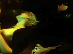 Debbies Retro-Sex-Video mit Blowjob-Fähigkeiten