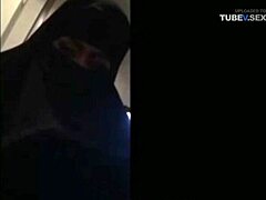 Arab Babe Gives a Sensual Blowjob in Niqab