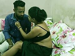 Indisk nri gutt har hemmelig sex med vakre tamil bhabhi i saree