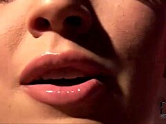 HD-solovideo av Eve Angels erotiska fingrar