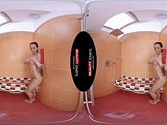 Virtual reality-sex med en fantastisk latinamerikansk MILF i duschen