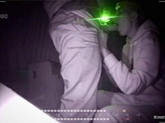 Eine versteckte Kamera filmt echte Paare, die Sex im Zug haben