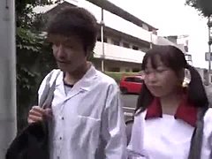 Styvpappan delar sin tonåring Aramaki Shiori med college-pojkvännen