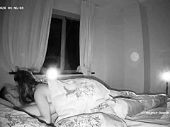 Viziune nocturnă voyeuristă: sex pasionat