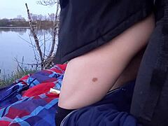 Настоящий анальный трах на озере с бисексуальной парой