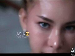 Azijski porno video prikazuje žensko boksarko, ki jo jebejo v obraz in dominirajo v različnih spolnih položajih