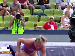 Molly Caudery, una studentessa universitaria, sperimenta un intenso orgasmo durante un salto con l'asta