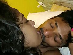 Bhabhi mignonne baisée fort dans le sexe anal