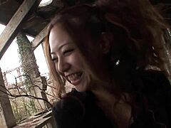 Μια Ασιάτισσα γίνεται άγρια και τρελή σε μια Ιαπωνική συνεδρία γαμήσι