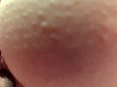 MILF Blonde mendapat vaginanya dientot oleh pria muda