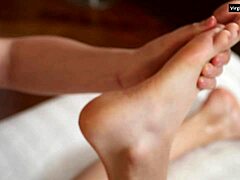 Стидљива тинејџерка Ирка открива своје интимне делове током масаже