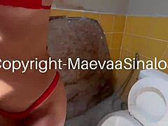 Maevaa Sinaloas incontro in bagno pubblico con uno sconosciuto ben dotato in Tailandia