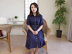 Јапанска домаћица снима своје мужеве како мастурбирају у жестоком сусрету
