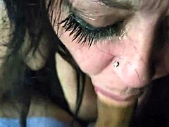 Büyük göğüslü MILF'in yüzüne boşalma verdiği POV videosu
