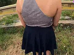 Amatorska nastolatka dostaje ostrego analu na dworcu kolejowym