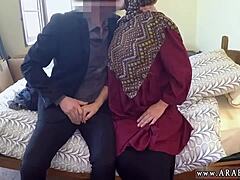 En avsugning och analsex med en arabisk fru